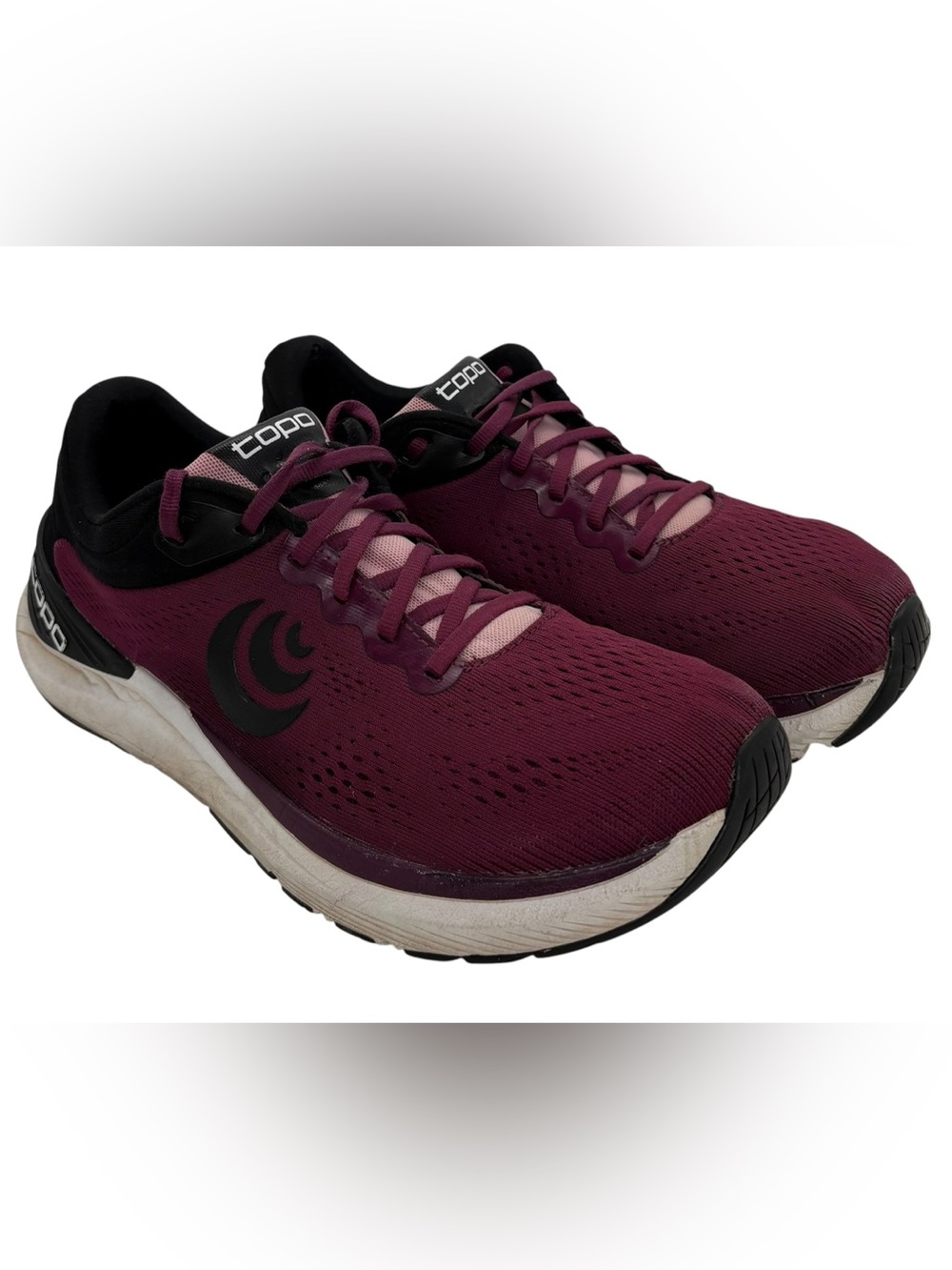 Topo Ultrafly 4 Women's Size 9.5 Running Shoes Wine Black